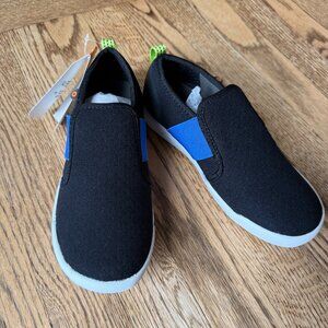 Bogs Kicker II Slip Black/Blue Sneakers Youth 3 NWT